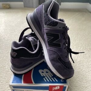 Women’s New Balance Lifestyle shoes size 8.5. Worn 2x